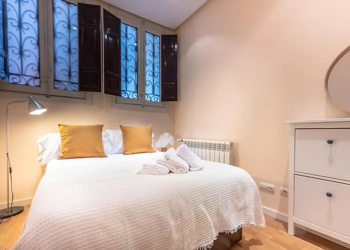 For You Rentals Elegante Y Colonial Apartamento Temporal En Malasana Mad28